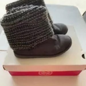 Girl’s Slip On Boots, Size 2